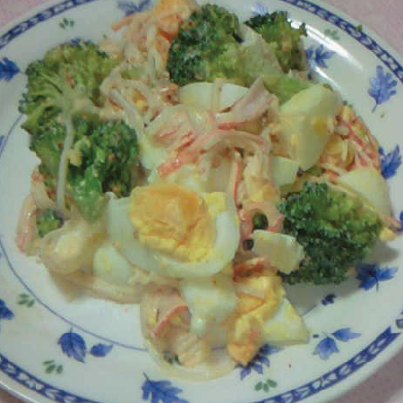 ブロッコリーとカニカマとゆで卵のマヨめんたい粉和え